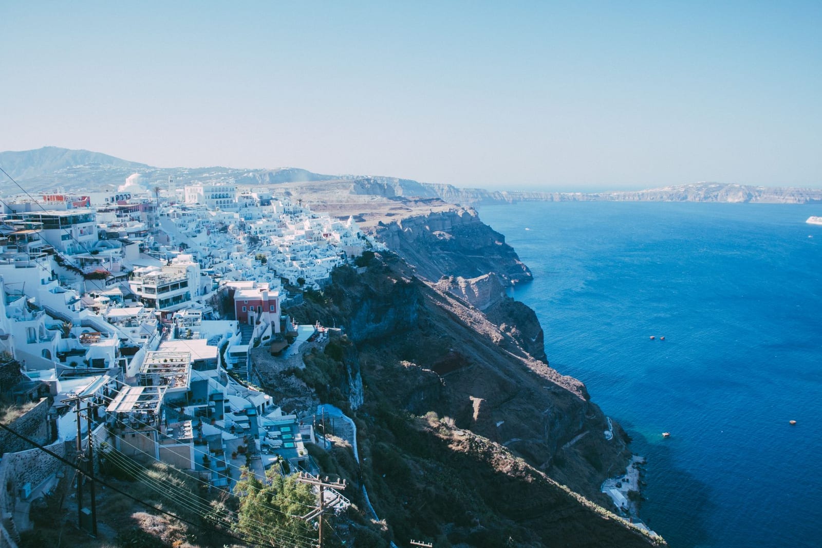 Santorini in Winter 2026/27: What Still Flies, What Still Sails, and What Actually Closes